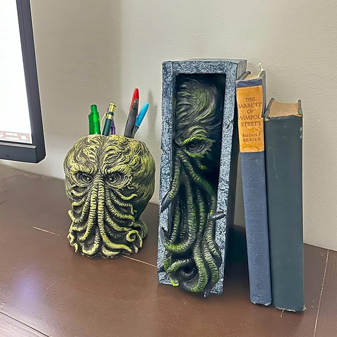Toy Vault Cthulhu Bookshelf Insert, Resin Bookend Peeping Cthulhu Monster Statue